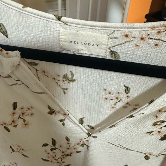 Blouse white with flowers pre-owned in great condition size 2x - Picture 6 of 9